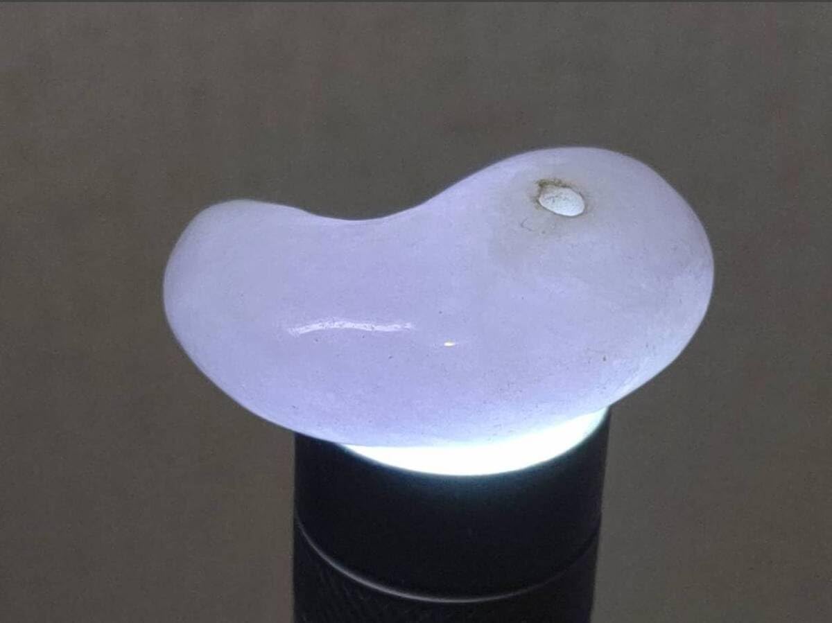 勾玉⑭ 20g 翡翠 ヒスイ 翡翠原石 原石 鑑賞石 自然石 誕生石 鉱物 宝石 勾玉⑭ ☆20g☆ 翡翠 ヒスイ 原石 勾玉 翡翠原石 鑑賞石 自然石